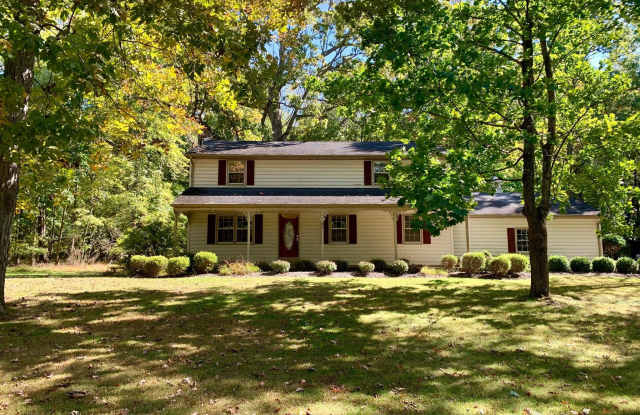 541 E DARK HOLLOW ROAD Gallery 2