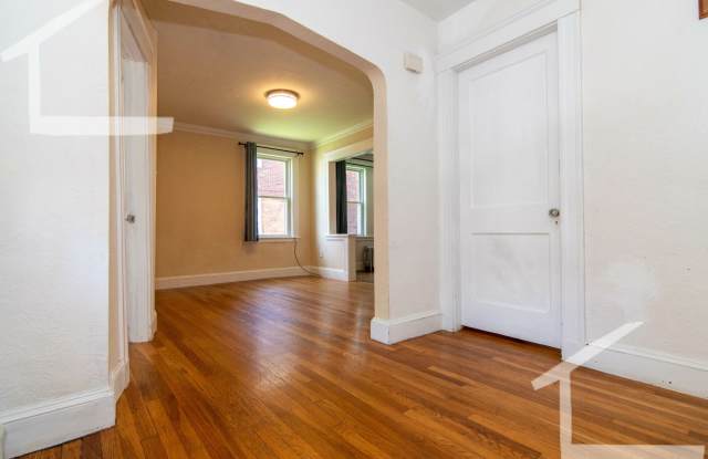 Great 3 Bed (1st Fl Duplex) Close to Green Line and Bus Stop Gallery 3