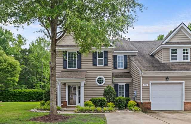 Beautifully Maintained 3-Bedroom Townhome with Bonus Room in Desirable Community - 3768 Pear Orchard Way, Suffolk, VA 23435