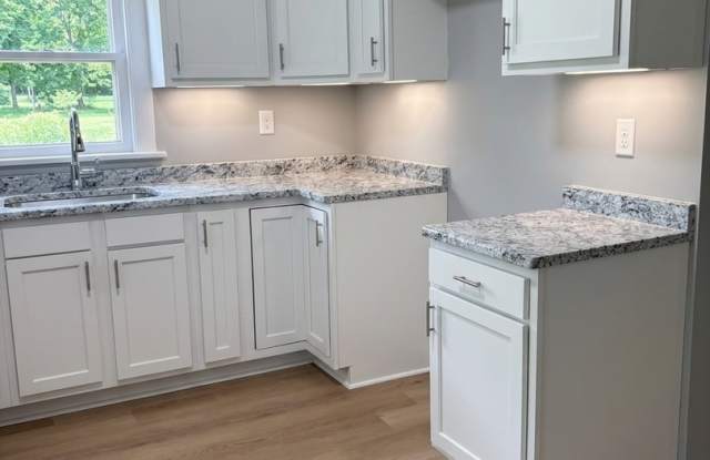 Fully Renovated 5-Bedroom Home for Rent — 4028 Harper Ave, Norton, OH Gallery 3