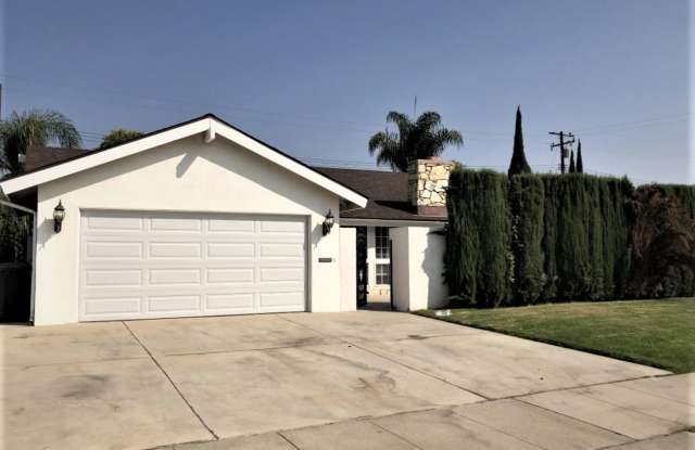 4 Bed 2 Bath Home in Orange! Gallery 3