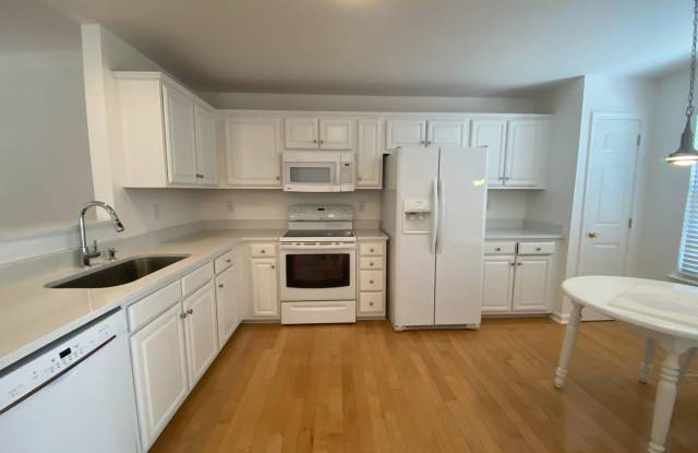 Room in 3 Bedroom Home at Blueshot Ct photos photos