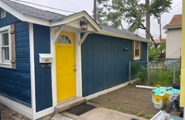 Tiny House on South Walnut Street photos photos