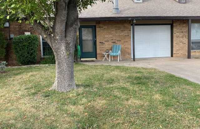 SPACIOUS 3 bedroom 2 bath Townhome AVAILABLE NOW photos photos