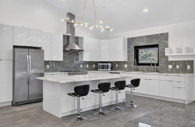 16520 Huron Drive Gallery 1
