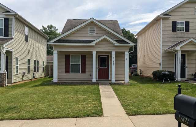 Charming 2-Bedroom Home in the Heart of Huntersville! photos photos
