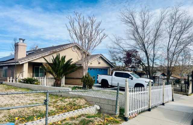 Spacious Single-Story 4 Bedroom Home with Lovely Backyard photos photos