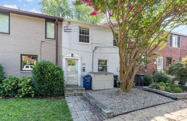 Available Now: Modern 3BD/2BA Home Near Arlington / Alexandria Border/Short-term fixed lease photos photos