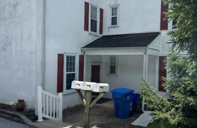 307 PARKMOUNT RD #2 Gallery 4