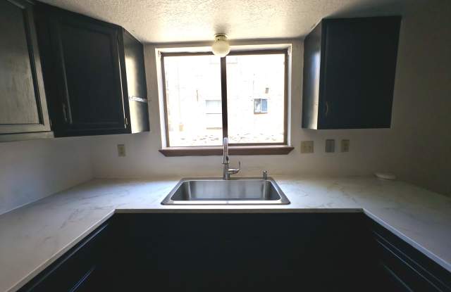 1633 Ebony Avenue - 1 Gallery 4