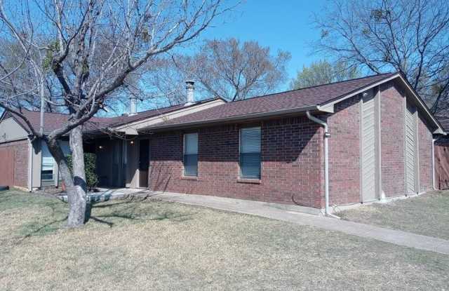 2017 Oakwood Court - 2017 Oakwood Court, Arlington, TX 76012