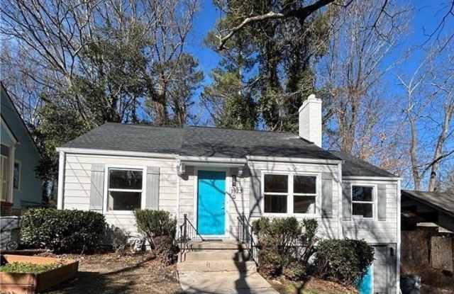 1923 Thompson Avenue unit: 2 photos photos