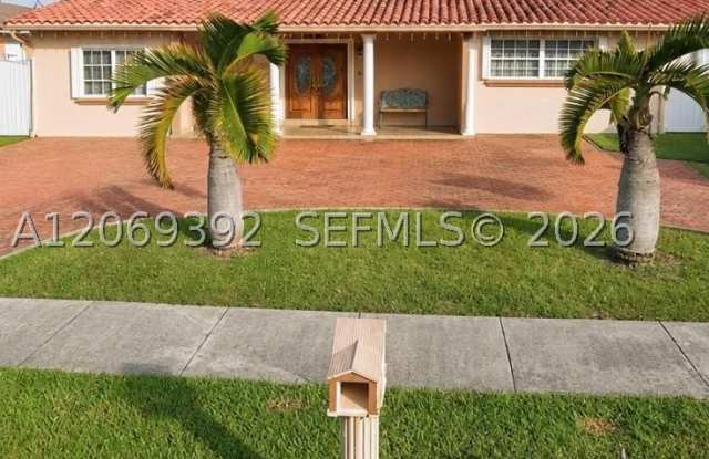 10955 SW 177th Ter Gallery 1