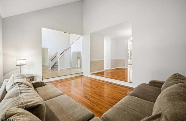 30 Carriage House Rd Gallery 4
