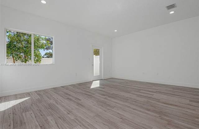 355 NW 30 Terrace 0601, Pompano Beach, FL 33069 Gallery 4