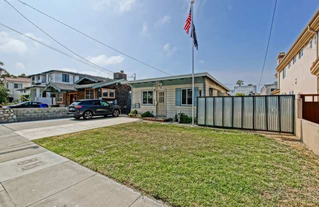 1534 Mathews Ave photos photos