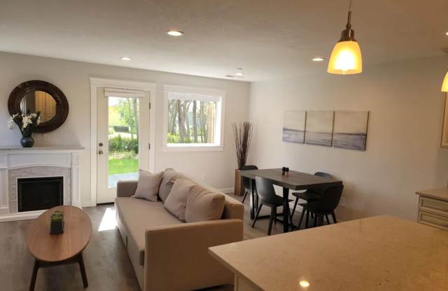 2 Bedroom 2.5 Bath Townhouse located within walking distance to the beach photos photos