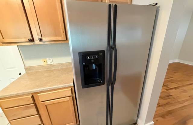 Charming 2BR/1BA With Den AND Garage! Updated 1/2 Duplex near Sloan's Lake & Perry St Light Rail! Gallery 4