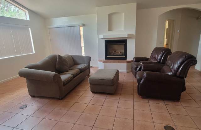 Unfurnished, 1-year long-term rental Gallery 3