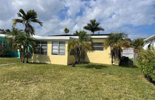 1635 Moffett St photos photos