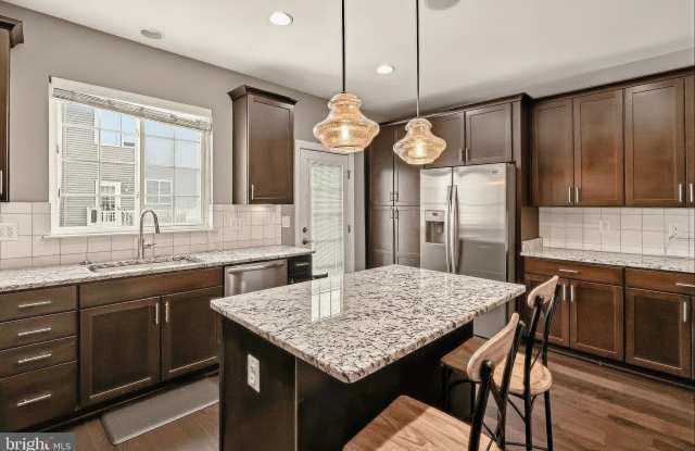 8907 ENGLEWOOD FARMS Drive Gallery 4
