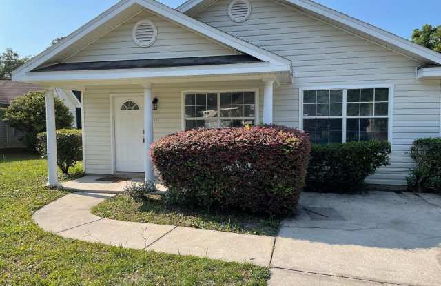 Recently renovated 3/2 on Balkin Rd - 939 Balkin Road, Tallahassee, FL 32305