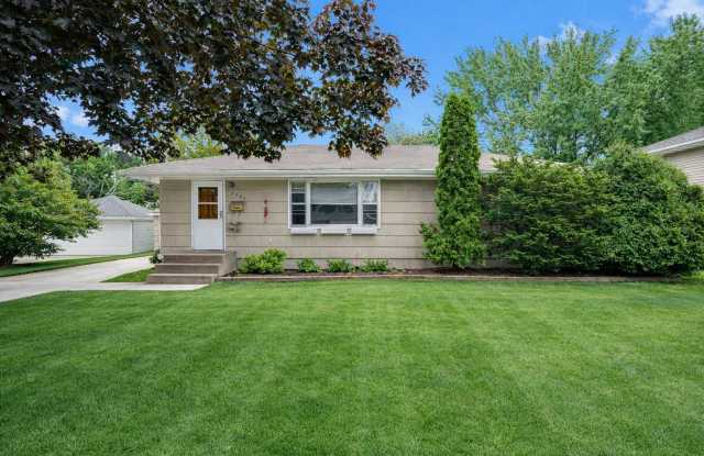 2905-32ND - 2905 32nd Avenue Northeast, St. Anthony, MN 55418