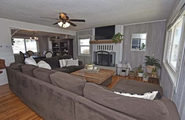 21825 Thunderbird Road Gallery 3