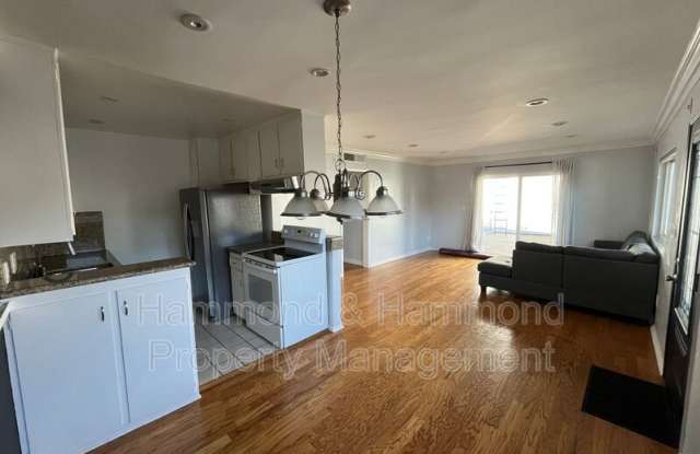 5726 Woodman Ave. Gallery 1
