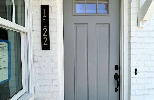 1122 WINDSOR SQUARE Gallery 2