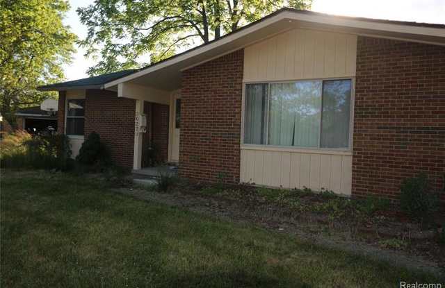 30270 SPAIN Court Gallery 2