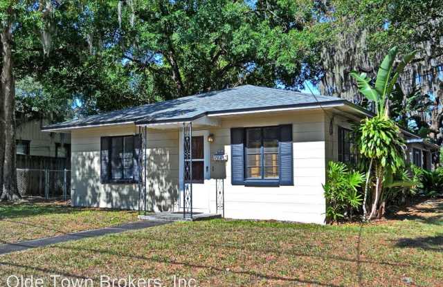 1928 S Ferncreek Ave. Gallery 2