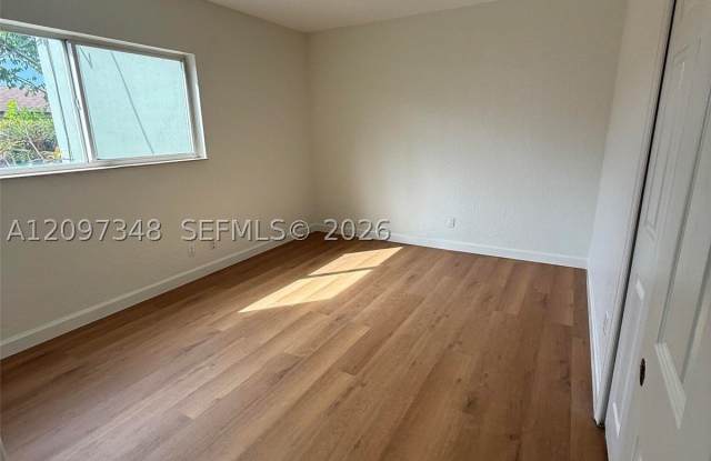 1353 Holly Heights Dr Gallery 4