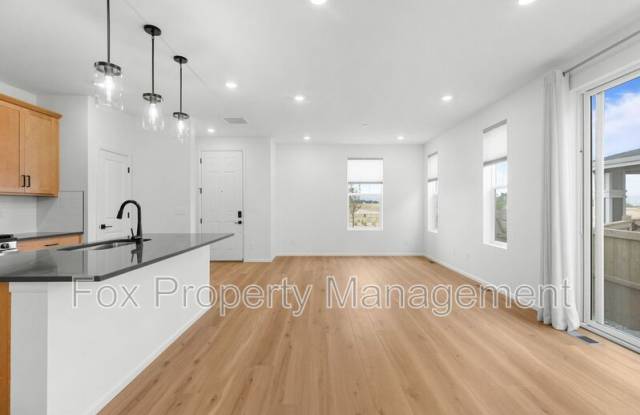 300 Nighthawk Street Gallery 3