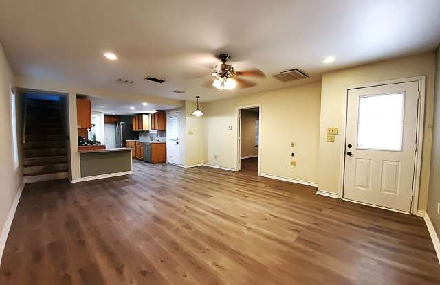 Welcome to this charming 2 bedroom, 2 bathroom home in Henderson, Texas! photos photos