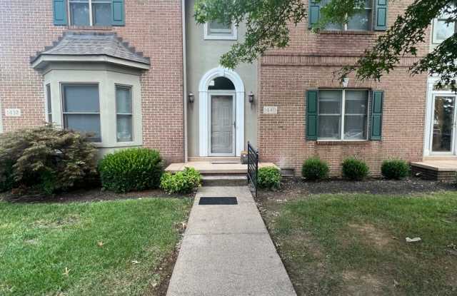 Spacious three bedroom, two and a half bathroom townhome in the heart of Bowling Green photos photos