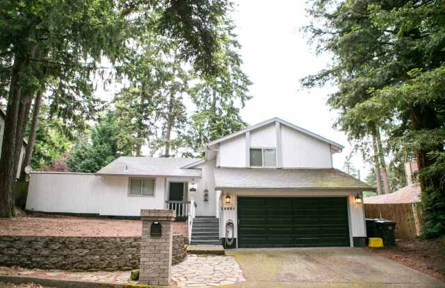 4 bedroom 3 bath house for rent- Great location in Milwaukie, OR! photos photos