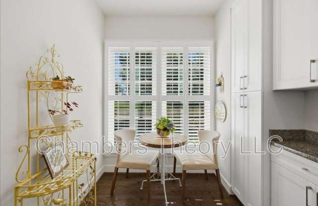 15 Ellsworth Heights St Gallery 3