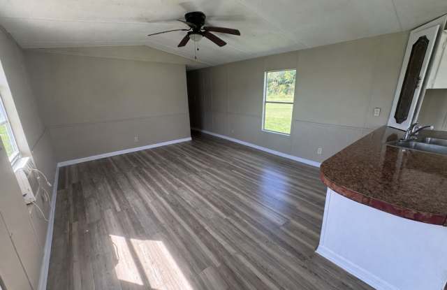 Affordable living in Tallassee, convenient to I-85 and plenty of industry Gallery 3