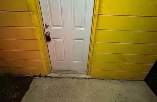 Cute 1/1 Duplex in Bartow! Apply for FREE This Holiday Season! photos photos