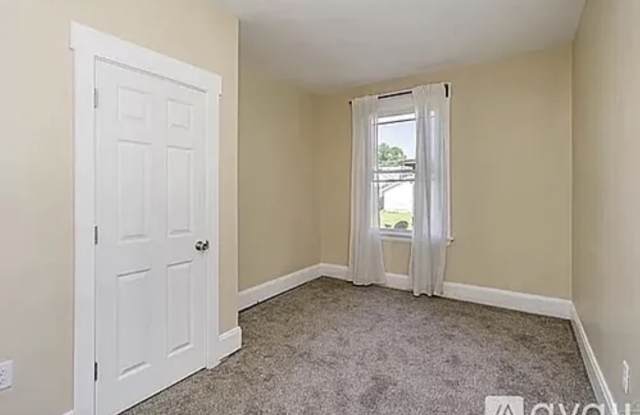 2033 Weyer Avenue photos photos