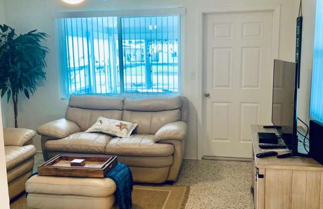 Beachside Bungalow Gallery 4
