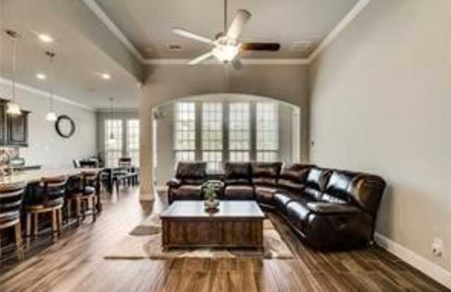 906 Gray Hawk Lane Gallery 3