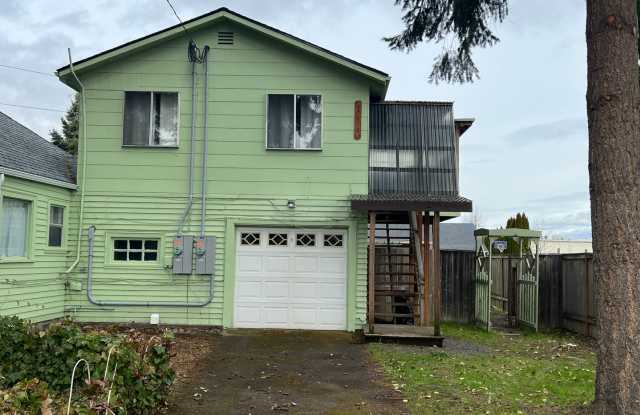 Upstairs 1 bedroom apartment with garage! photos photos