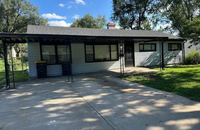 4 bedrooms 1 Full bathroom. The house is very spacious living room, dining room and full kitchen includes the appliances fridge and stove. The house is section 8 ready. If you have any questions or concern text/call Liza  at 816-622-8634. Gallery 1