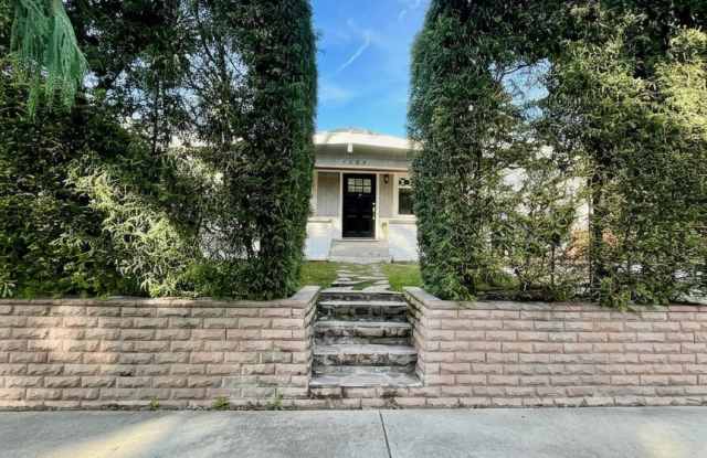 7725 Norton Avenue photos photos