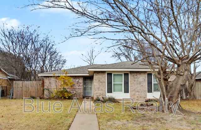 805 Cherry Hills Drive - 805 Cherry Hills Drive, Lancaster, TX 75134