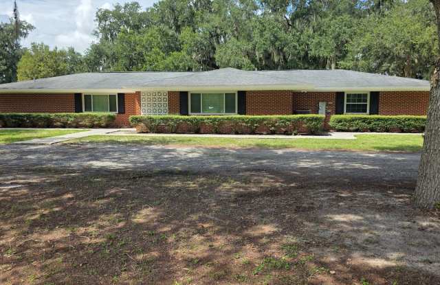 5 Bedroom 3 Bath Home with Pool available for Rent Gallery 1
