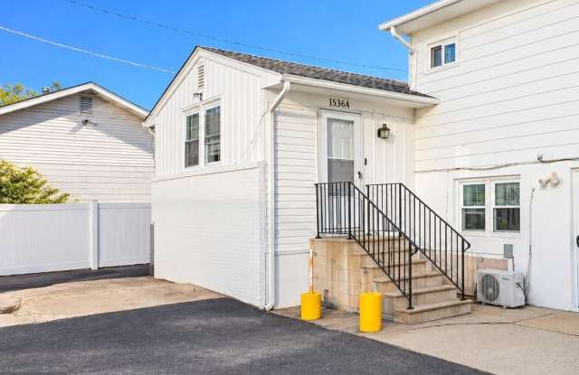 1536 S GOVERNORS Avenue Gallery 1