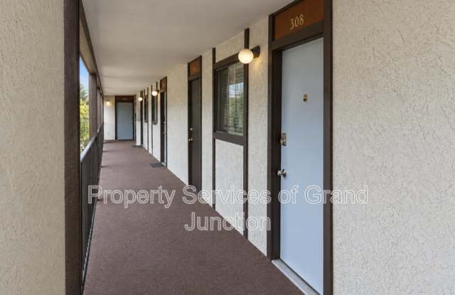 3233 Lakeside Drive Gallery 2